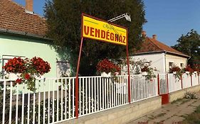 Opusztaszeri Mozes Vendeghaz