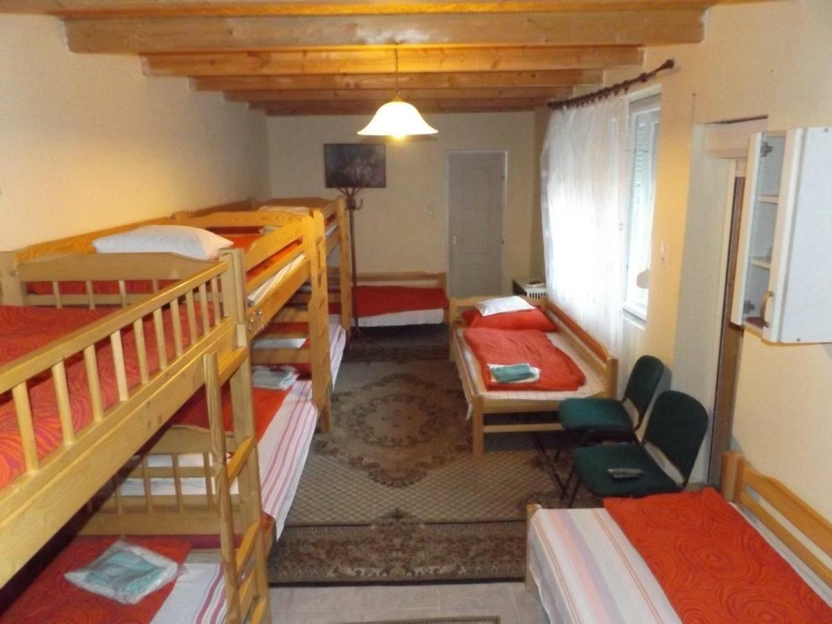 Opusztaszeri Mozes Vendeghaz Exterior photo